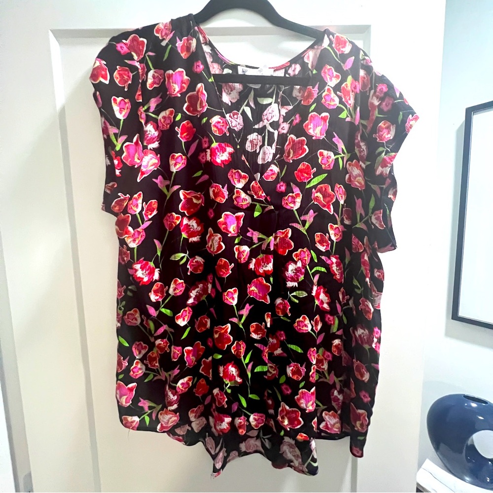 DR2 Floral Top, like New, only worn twice